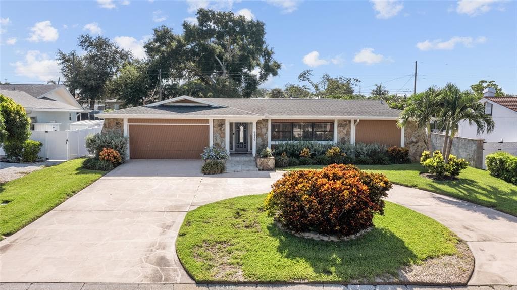 6249 HILLSIDE AVENUE, SEMINOLE, FL 33772