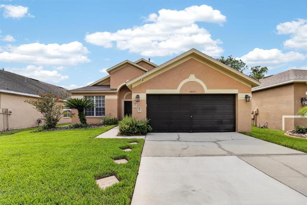5605 HAWKLAKE ROAD, LITHIA, FL 33547