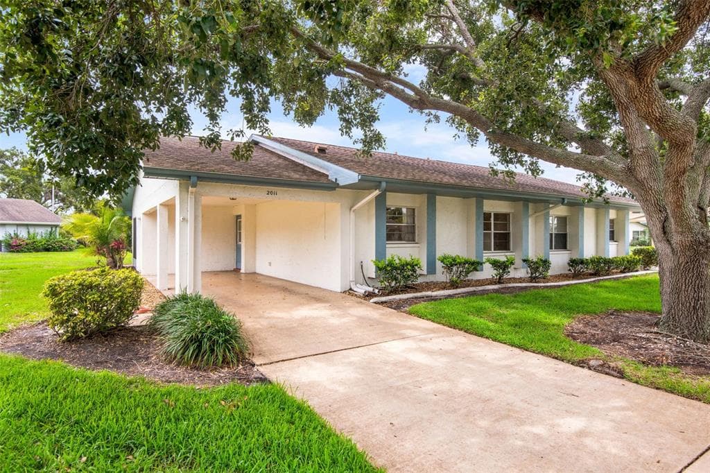 2011 HADRIAN COURT # 2011, SUN CITY CENTER, FL 33573