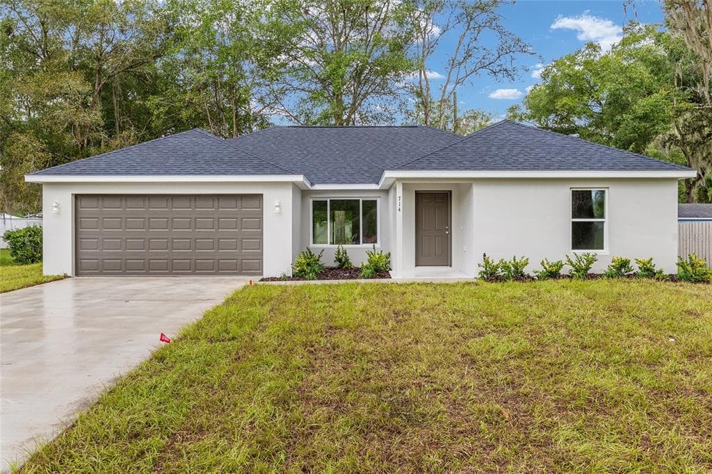 20 MALAUKA COURSE, OCKLAWAHA, FL 32179