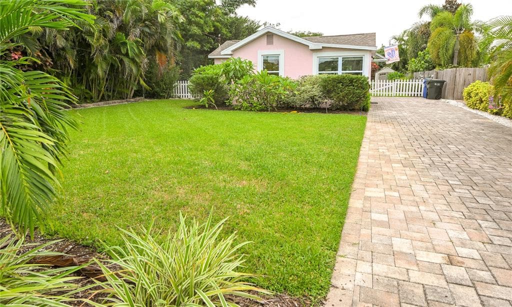 621 MEHLENBACHER ROAD, BELLEAIR BLUFFS, FL 33770