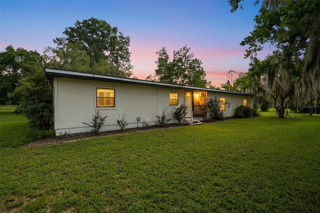 13637 CR 737, WEBSTER, FL 33597