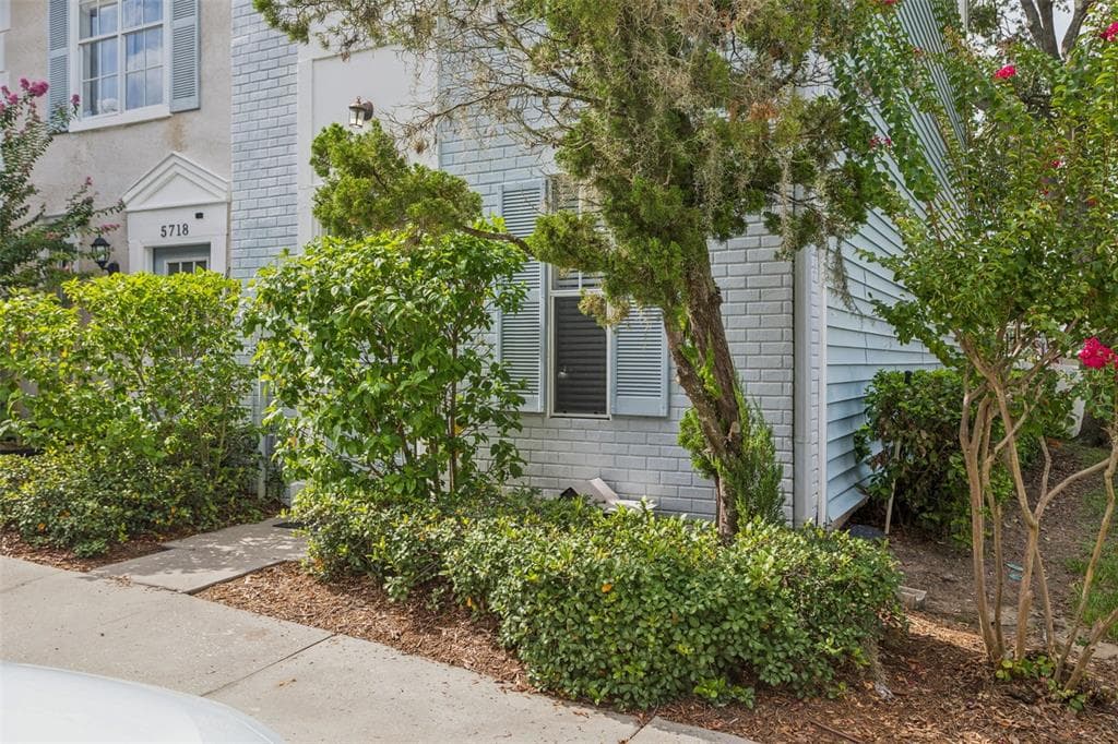 5720 DALDEN DRIVE # 5720, TAMPA, FL 33617