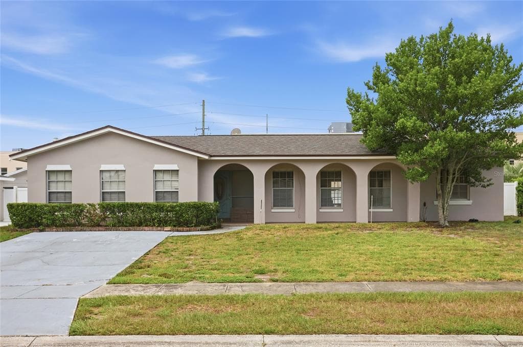 4 CARRIAGE HILL CIRCLE, CASSELBERRY, FL 32707