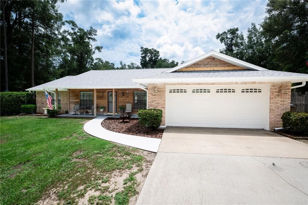 23816 OAK TREE DRIVE, SORRENTO, FL 32776