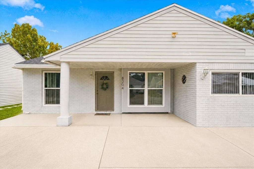 8304 RIVERBOAT DRIVE, TAMPA, FL 33637