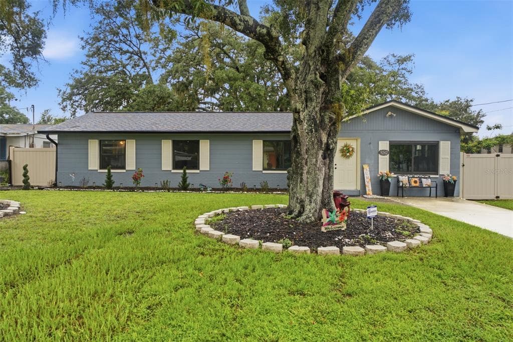 9242 N 52ND STREET, TAMPA, FL 33617