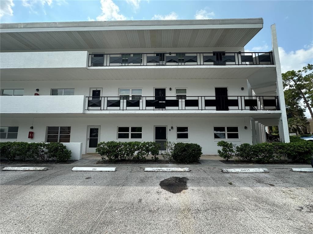 100 EL CAMINO DR # 104, WINTER HAVEN, FL 33884