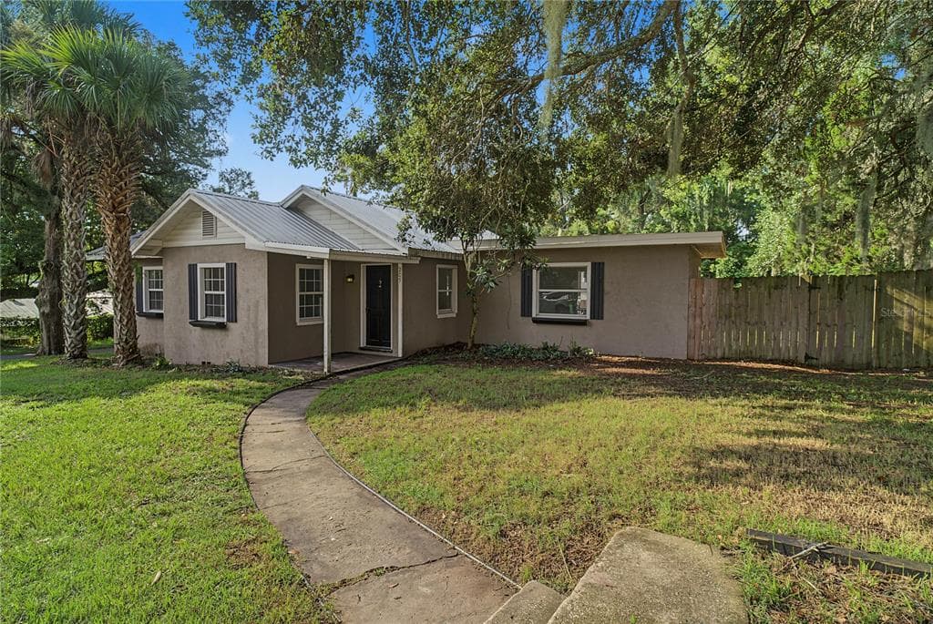 205 E FOUNTAIN STREET, FRUITLAND PARK, FL 34731