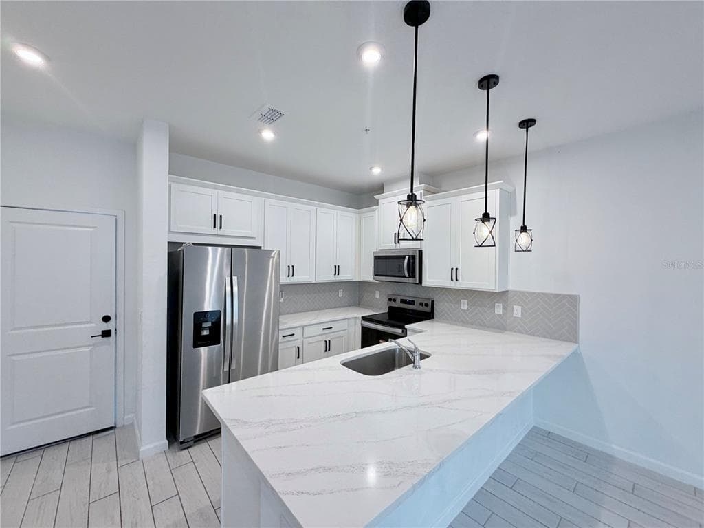 9855 WALKWAY DR, ORLANDO, FL 32832