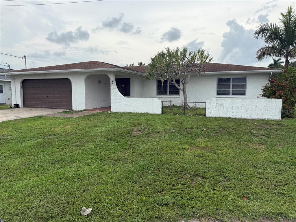 4339 S BAY CIRCLE, NORTH FORT MYERS, FL 33903
