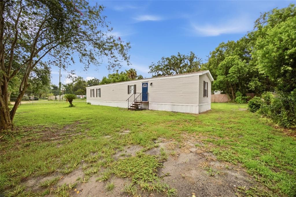 11602 LEWIS AVENUE, THONOTOSASSA, FL 33592
