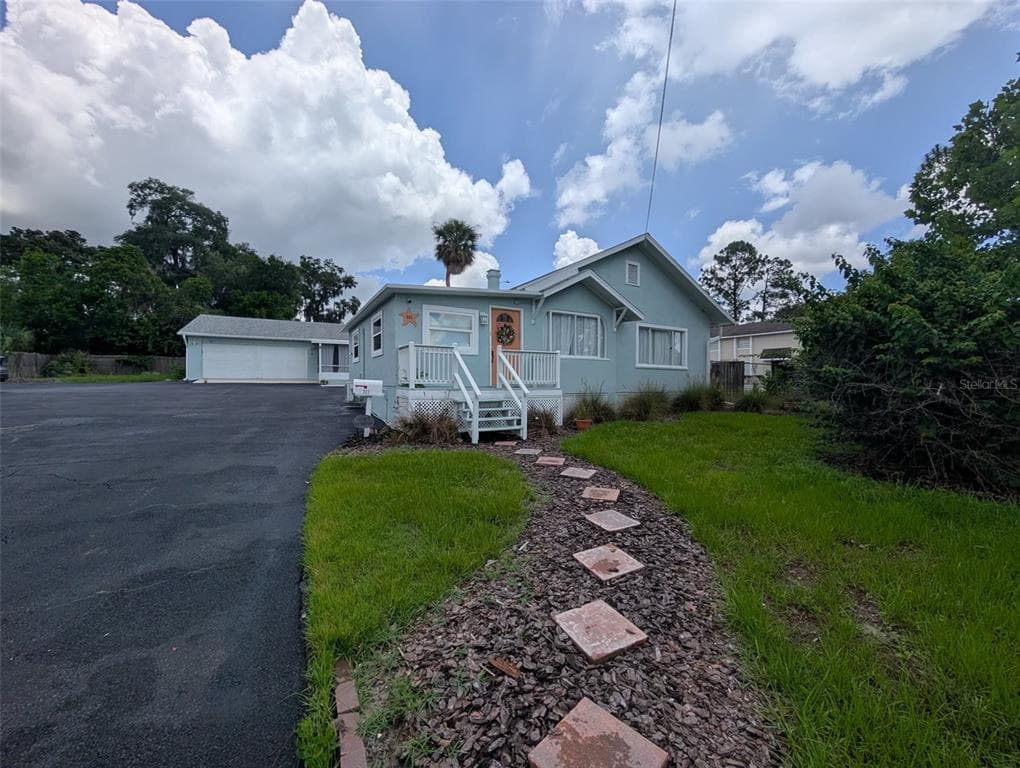 321 W PENNSYLVANIA AVENUE, DELAND, FL 32720