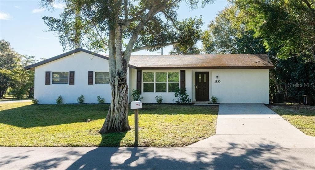 533 E CHARLOTTE AVENUE, PUNTA GORDA, FL 33950