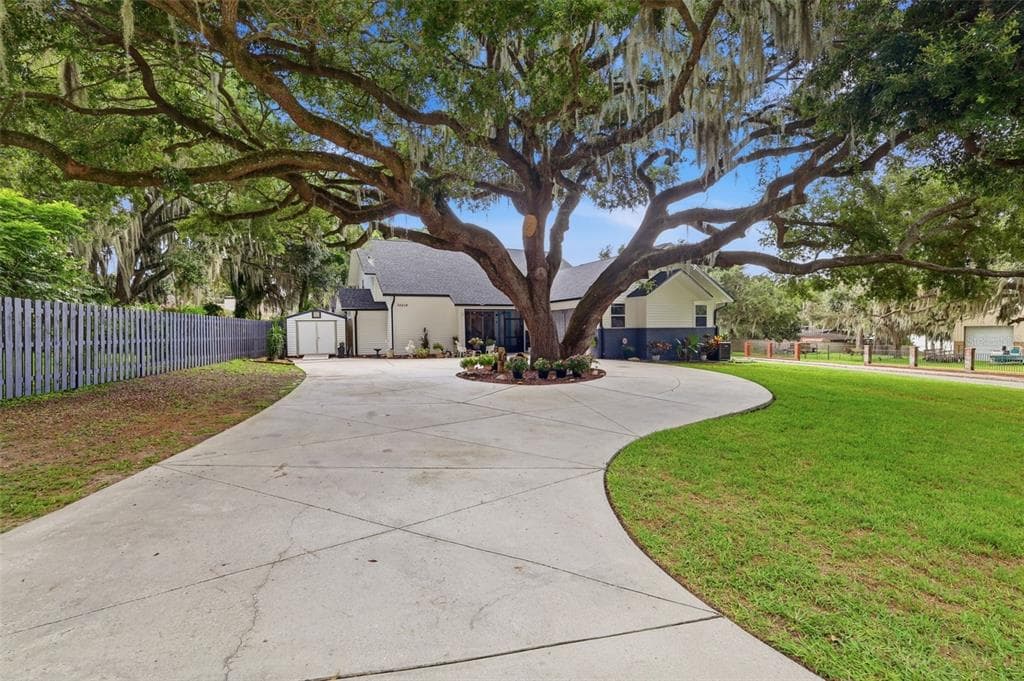 30216 HARRIS DRIVE, LEESBURG, FL 34748
