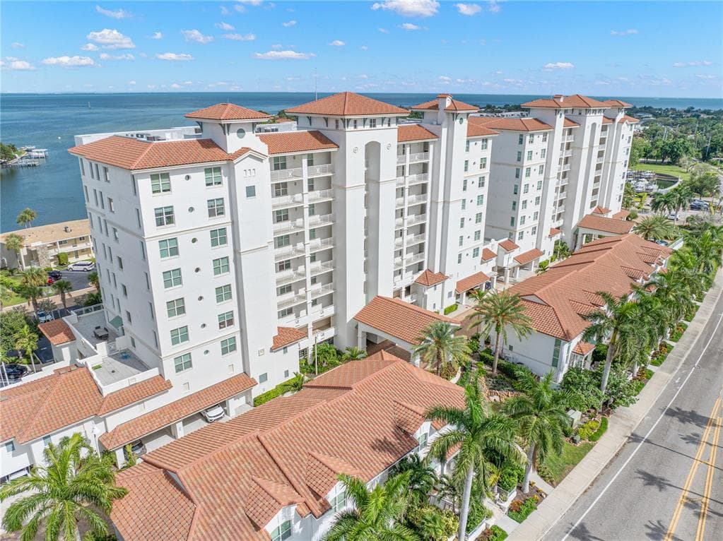 1325 SNELL ISLE BOULEVARD NE # 812, ST PETERSBURG, FL 33704