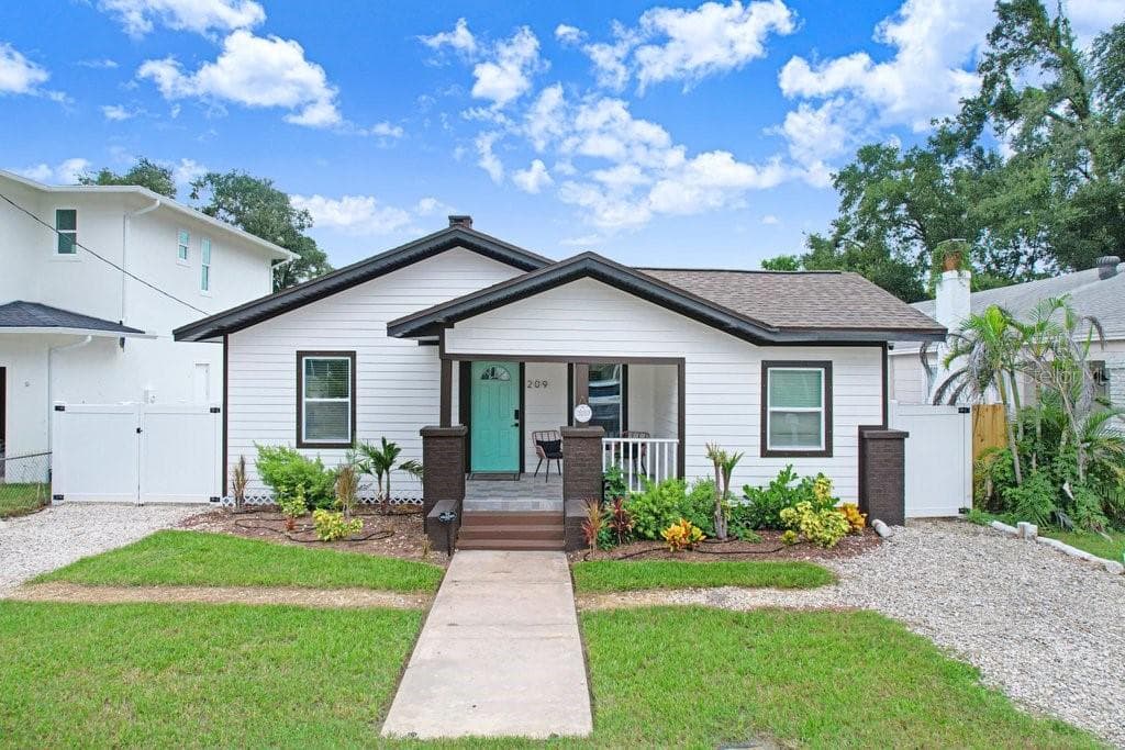 209 W HIAWATHA STREET, TAMPA, FL 33604