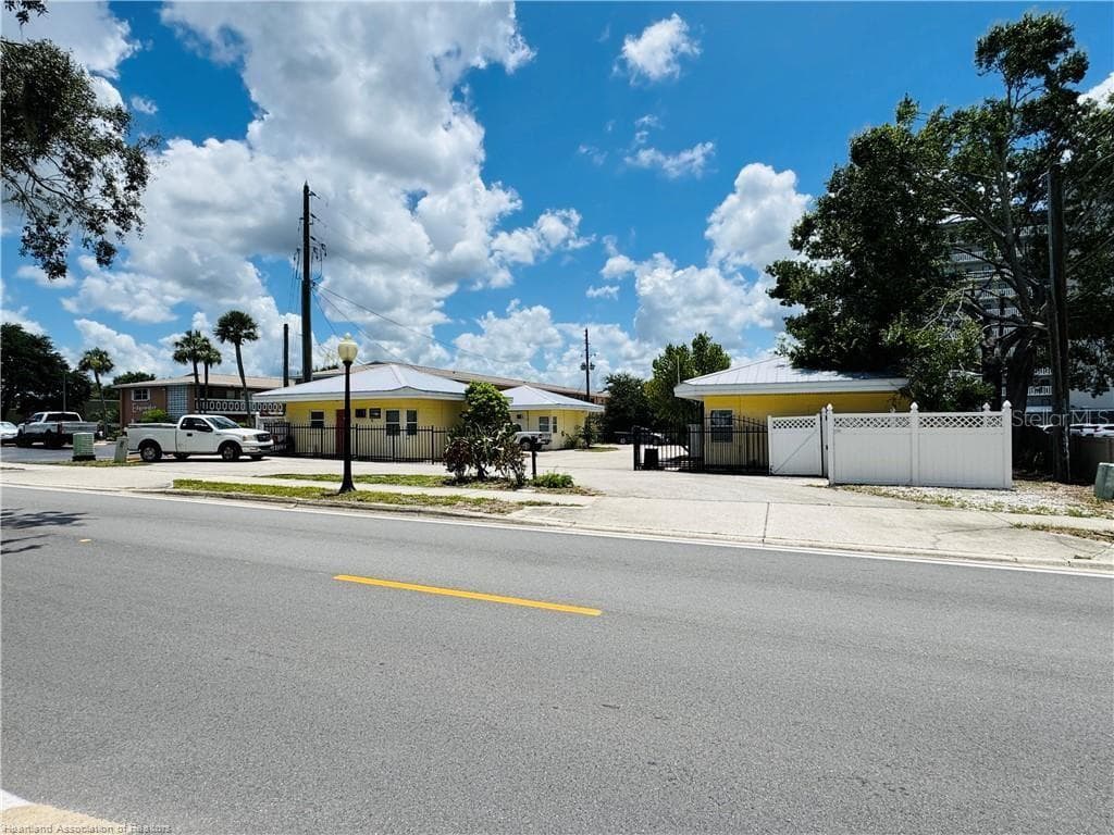 2121 LAKEVIEW DRIVE, SEBRING, FL 33870