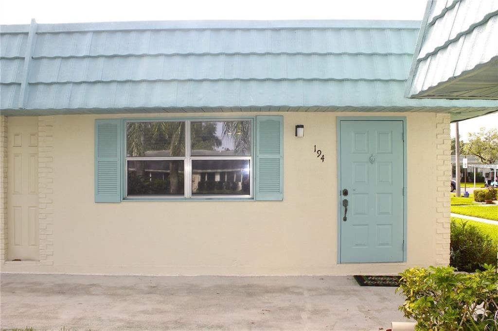 101 CAMBRIDGE TRAIL # 194, SUN CITY CENTER, FL 33573