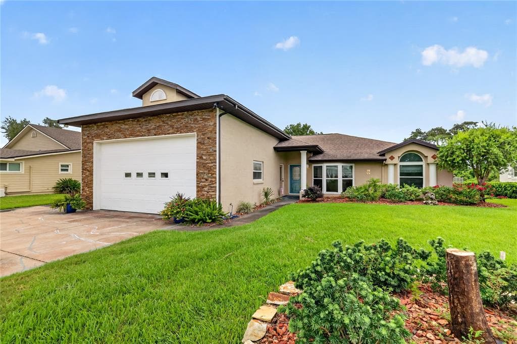 5516 E HARBOR DRIVE, FRUITLAND PARK, FL 34731