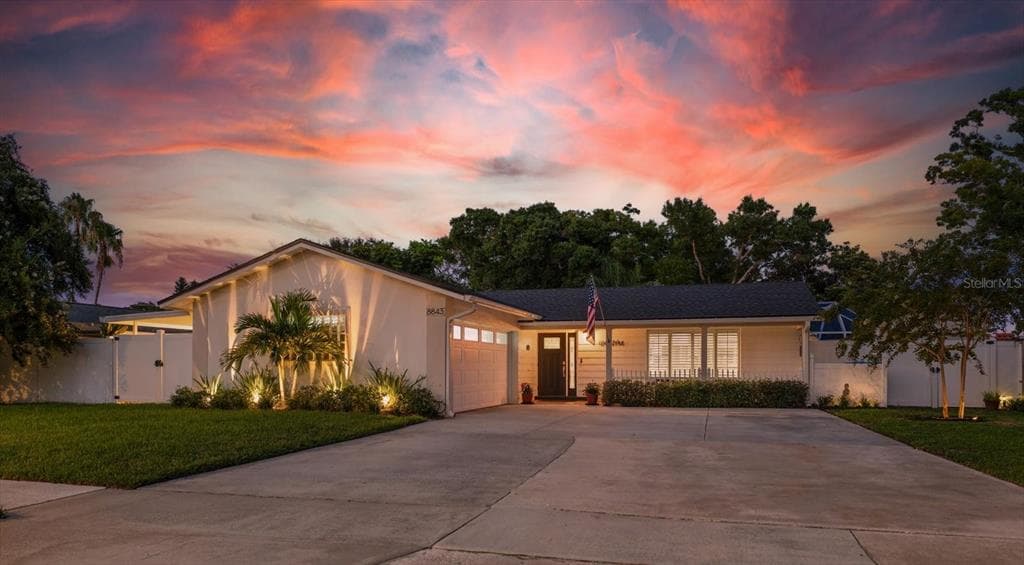 8843 117TH STREET, SEMINOLE, FL 33772