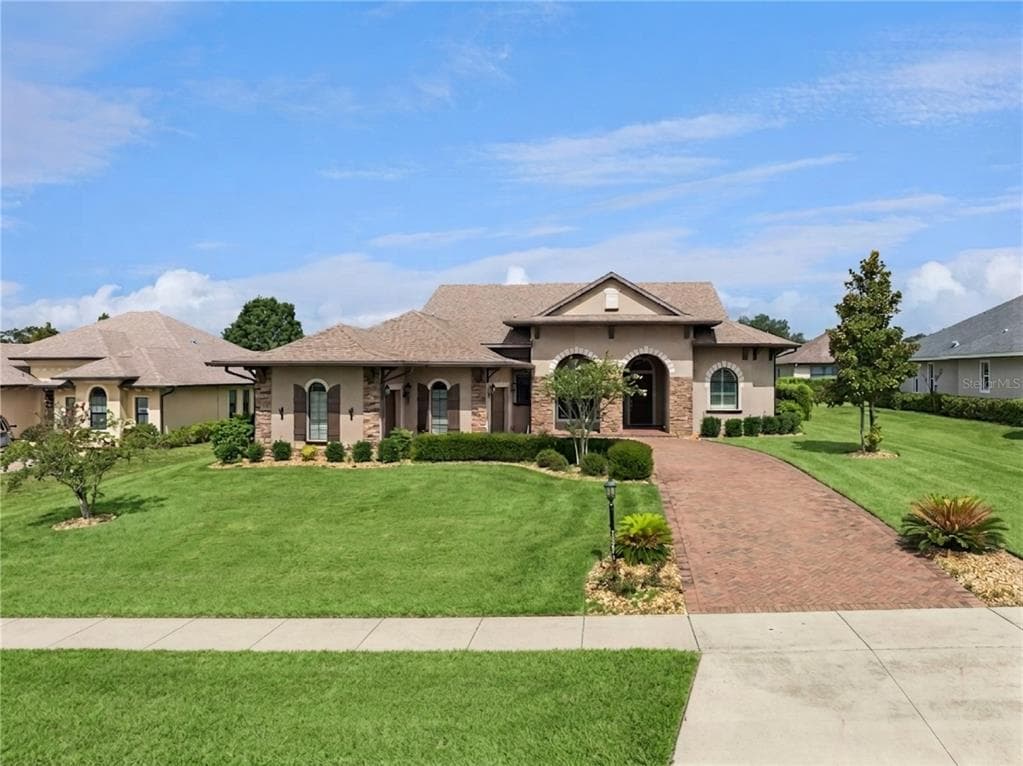 39513 HILLRISE LANE, LADY LAKE, FL 32159