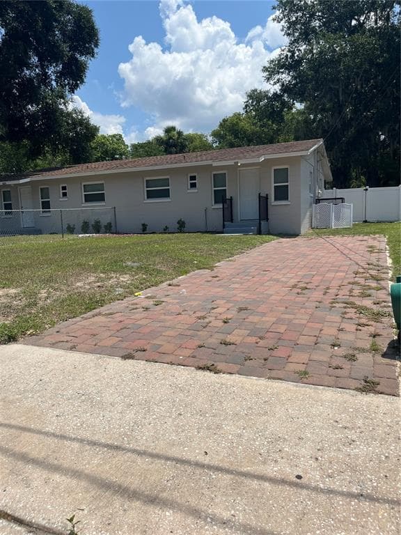 1424 N TREMAIN STREET, MOUNT DORA, FL 32757