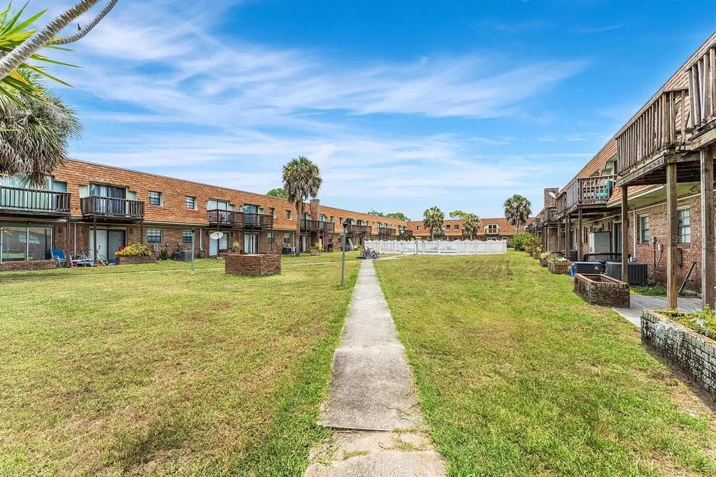 1300 ARLINGTON LANE NE # 114, PALM BAY, FL 32905
