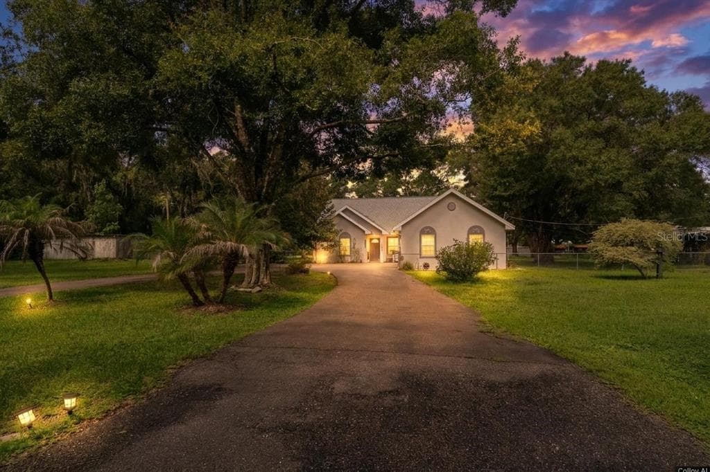 15370 APACHE DRIVE, THONOTOSASSA, FL 33592