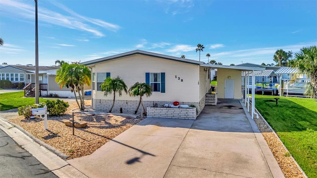 138 S SAINT THOMAS CIRCLE, APOLLO BEACH, FL 33572