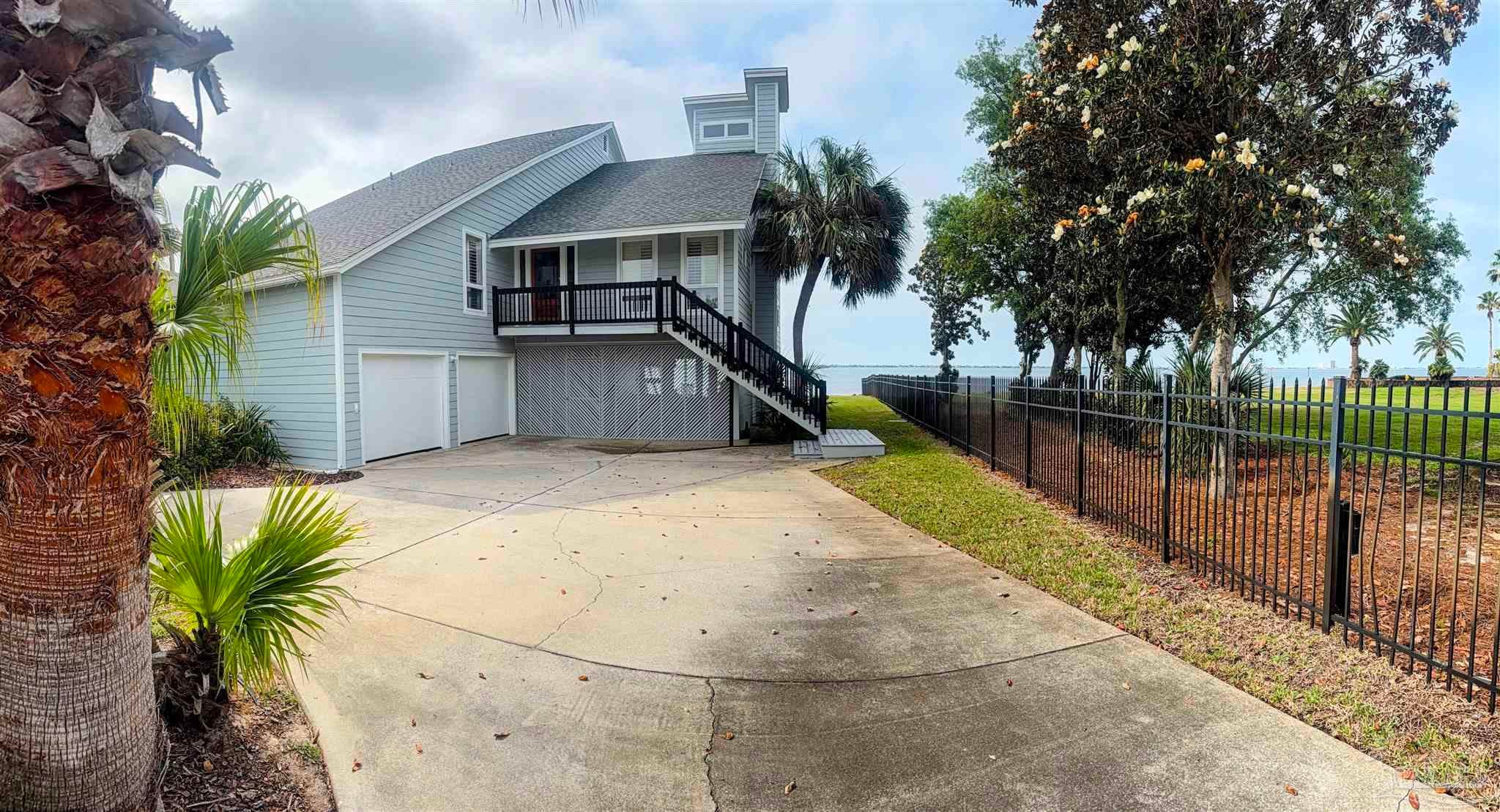 2653 Del Mar Dr, Gulf Breeze, FL 32563