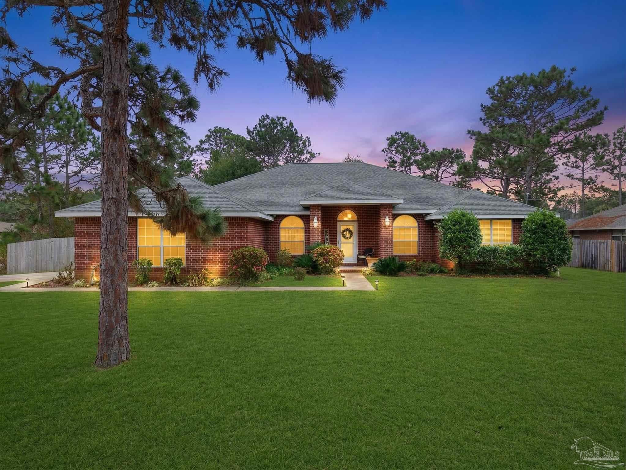7599 Brewster St, Navarre, FL 32566