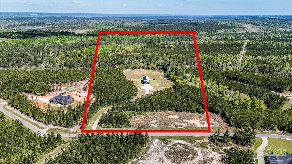 8200 Teton Crest Dr, Pace, FL 32571
