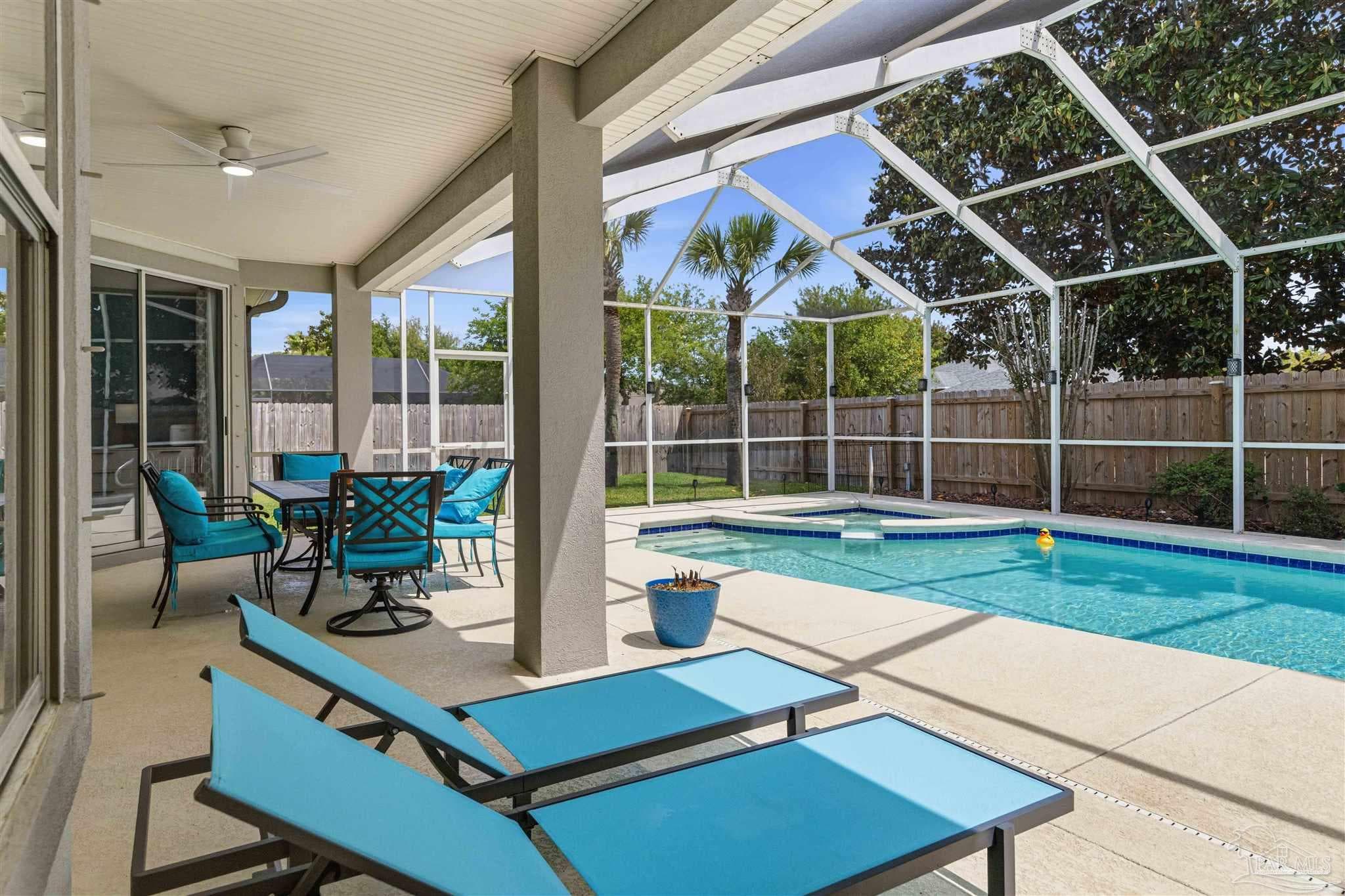 1956 Rue La Fontaine, Navarre, FL 32566