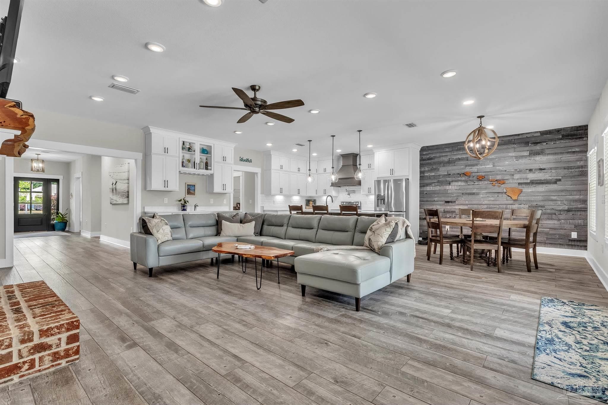 107 Countri Ln, Cantonment, FL 32533