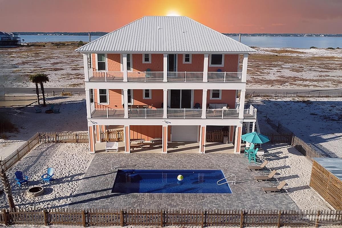 7537 White Sands Blvd, Navarre, FL 32566
