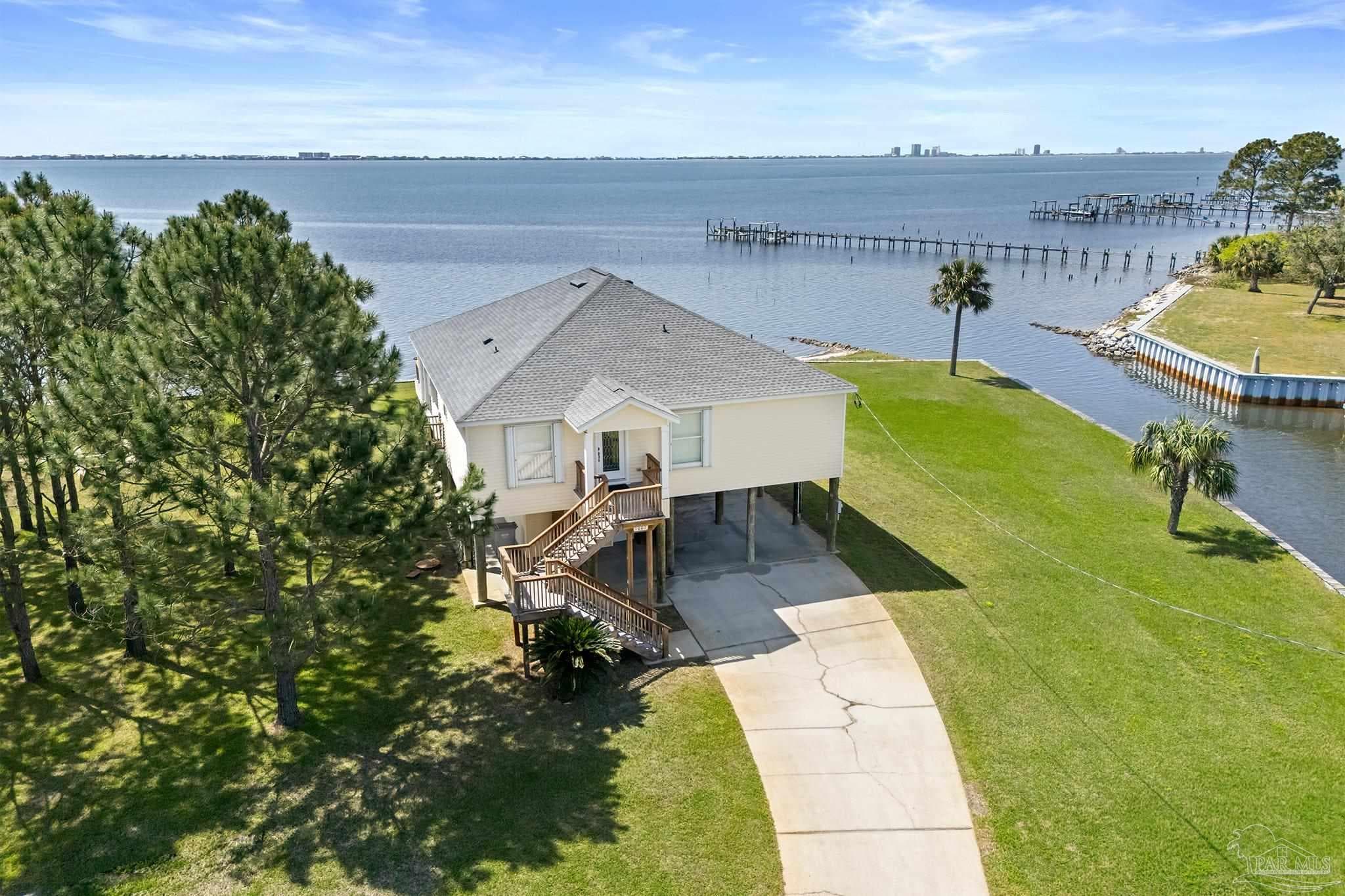 1002 Magnolia Ln, Gulf Breeze, FL 32563