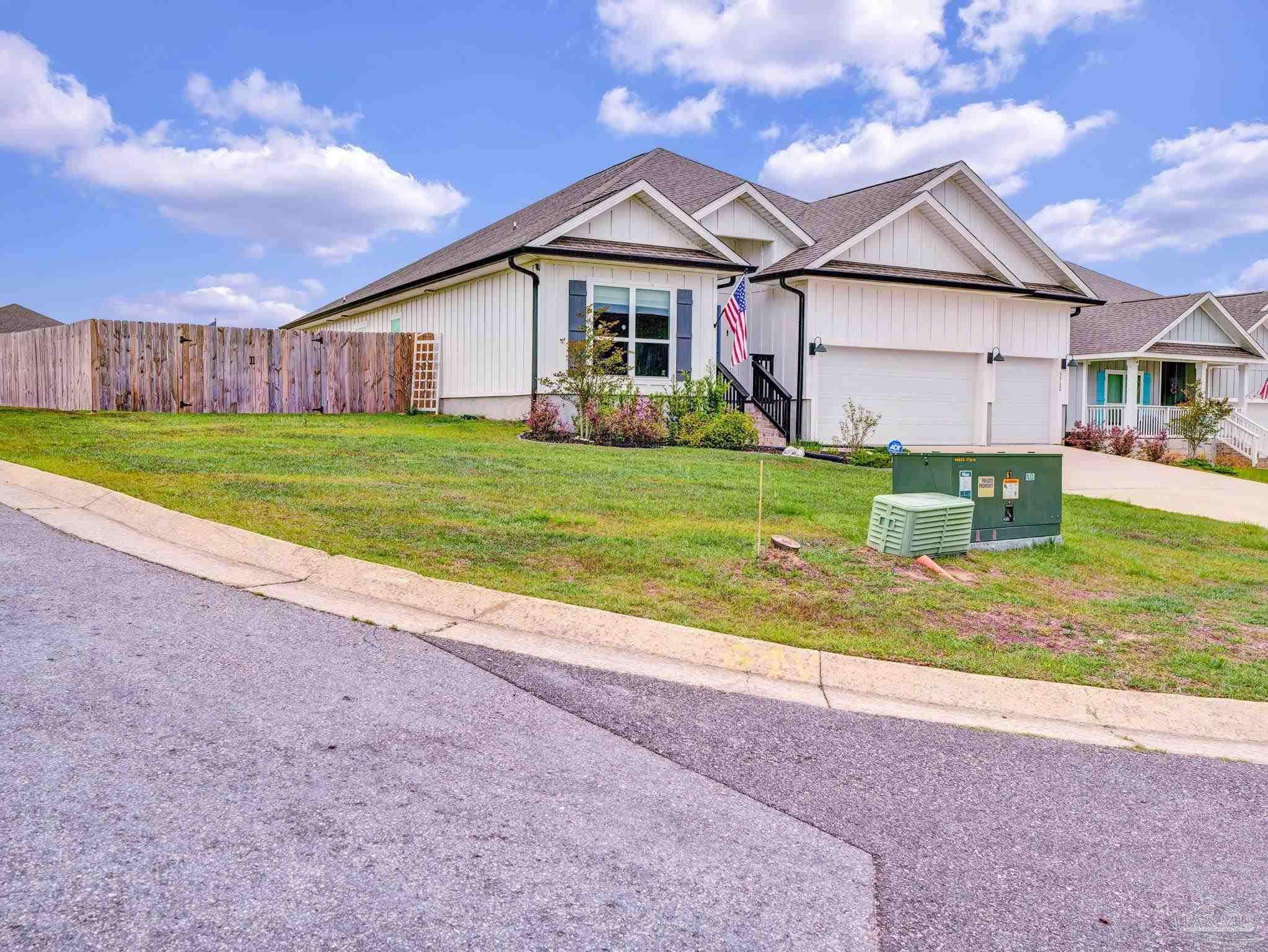 3962 Whitetail Ln, Pensacola, FL 32526
