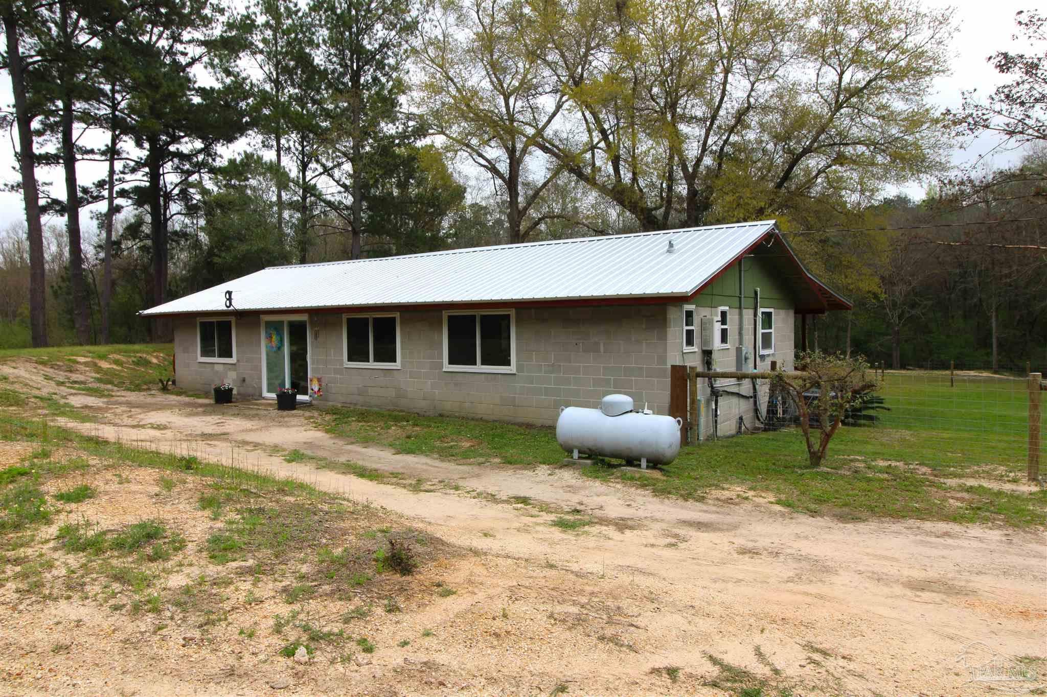 6071 W Hwy 4, Century, FL 32535