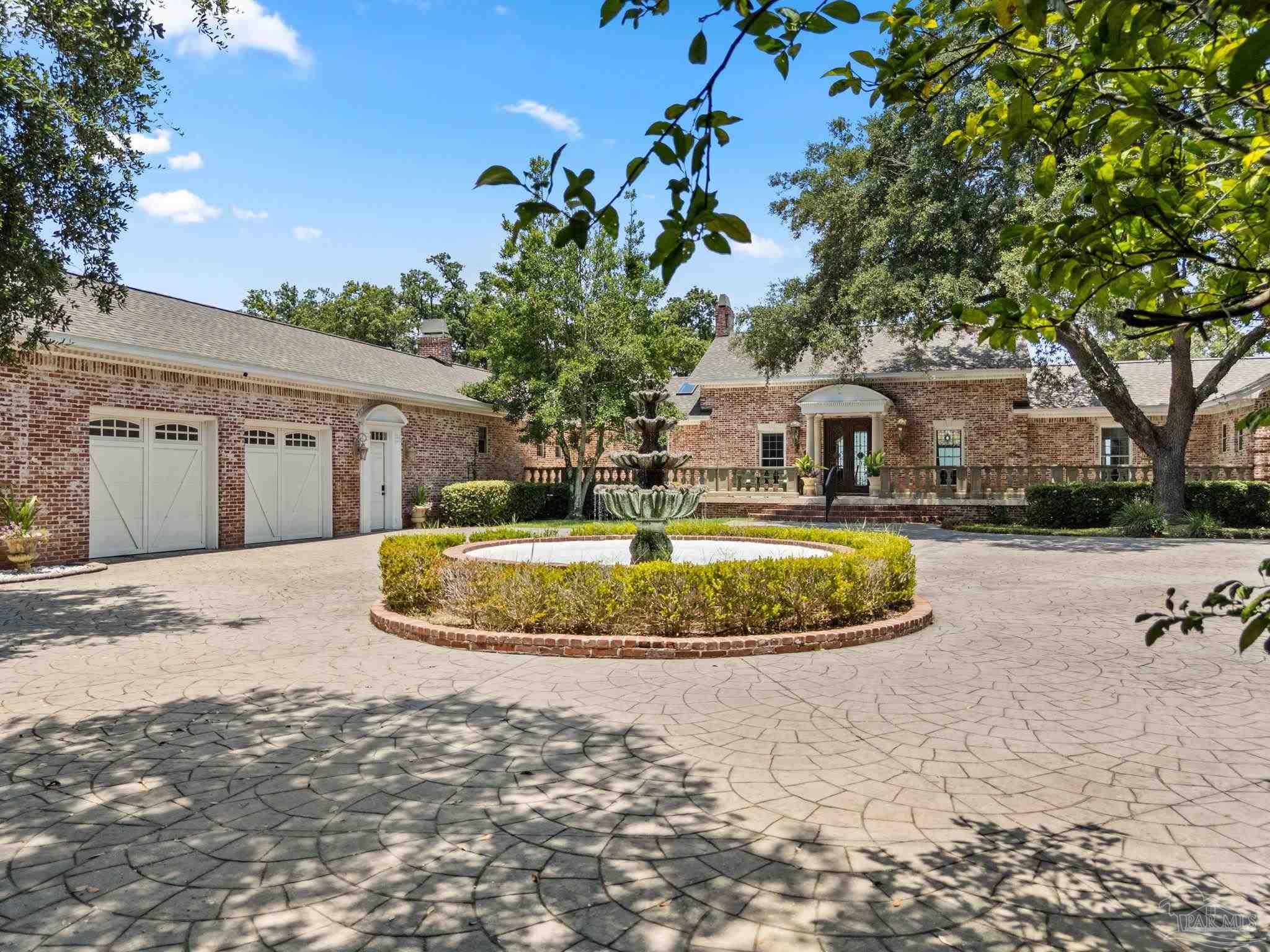 80 Duncan Ave, Gulf Breeze, FL 32561