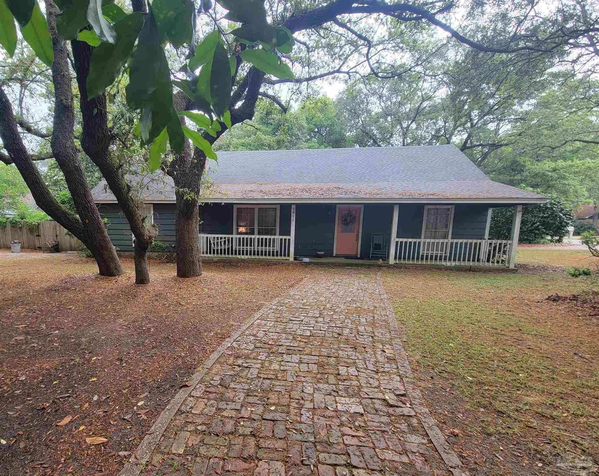 2811 Whisper Oaks Dr, Gulf Breeze, FL 32563