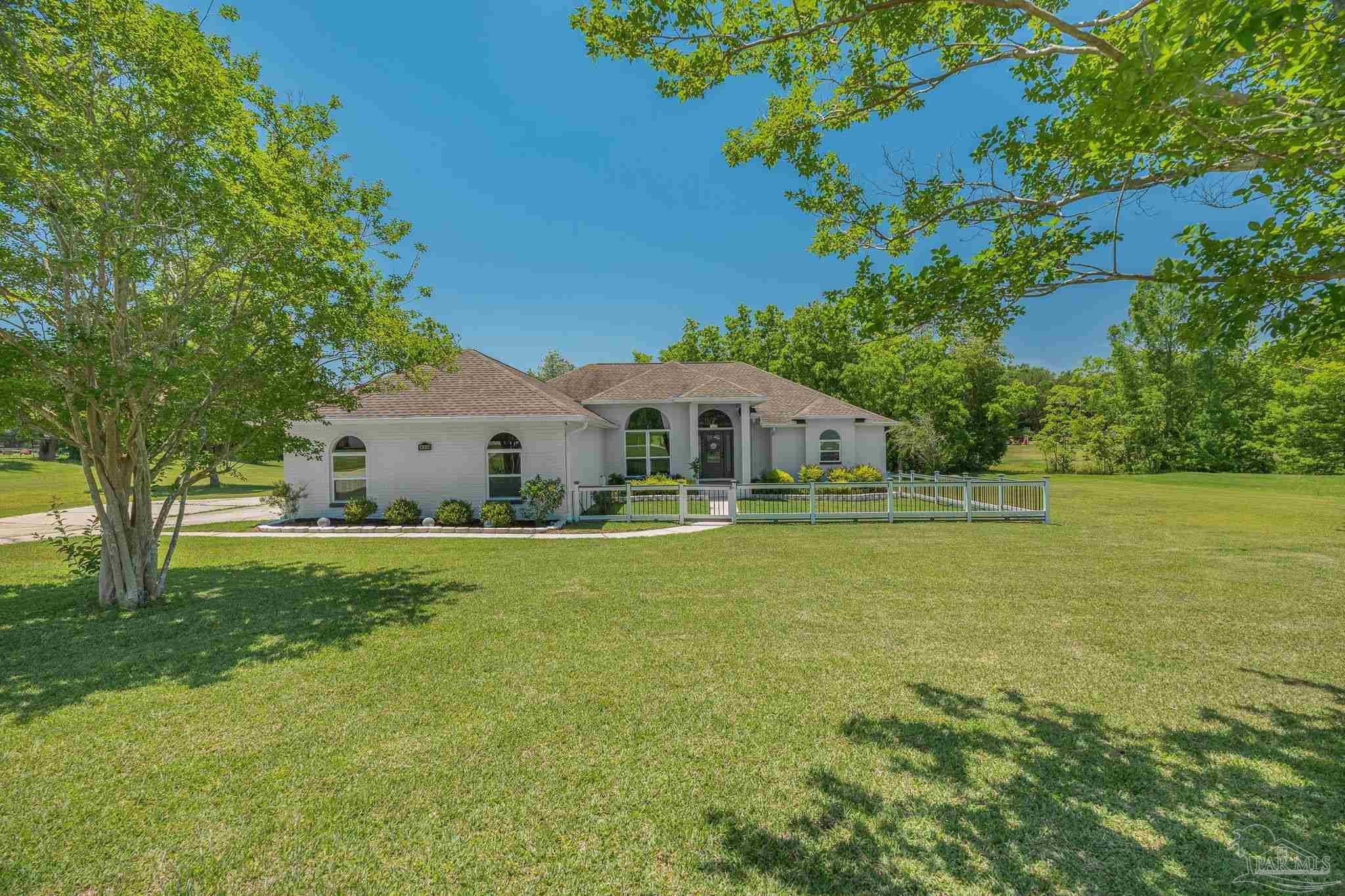 435 Meander Ln, Cantonment, FL 32533
