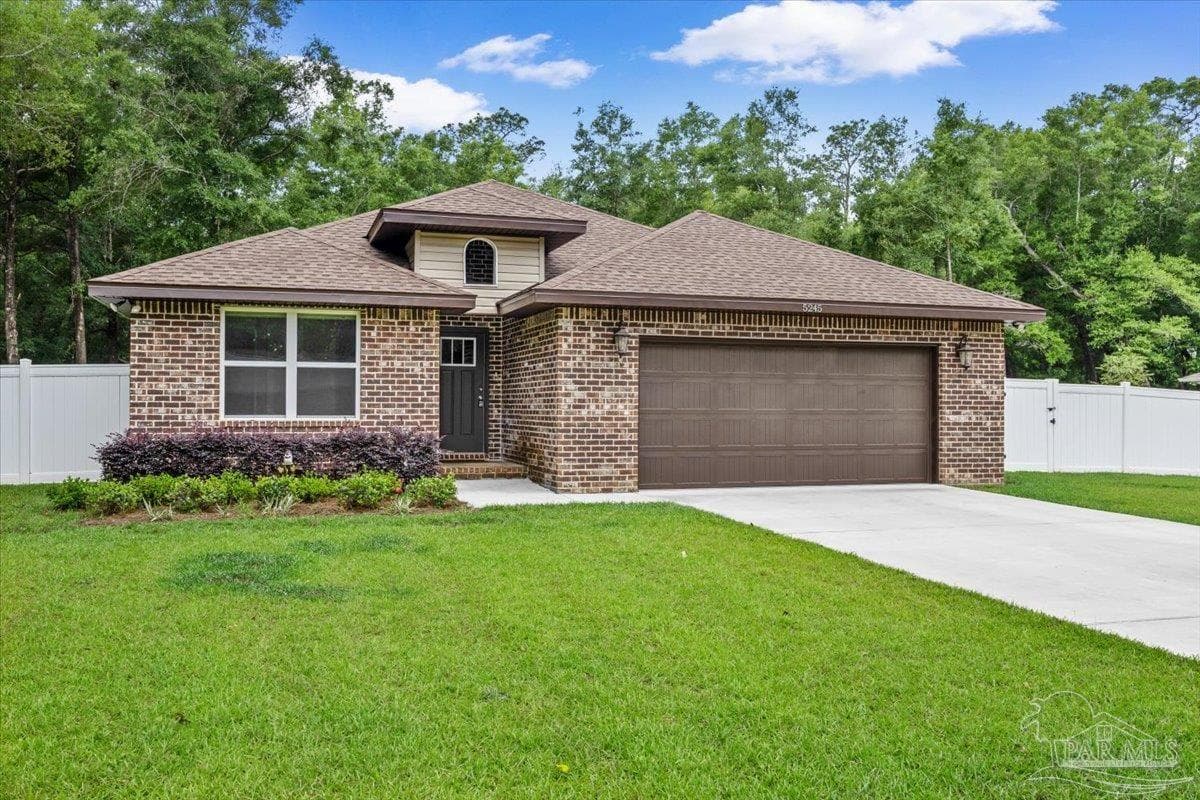 5245 Burt Ln, Pace, FL 32571