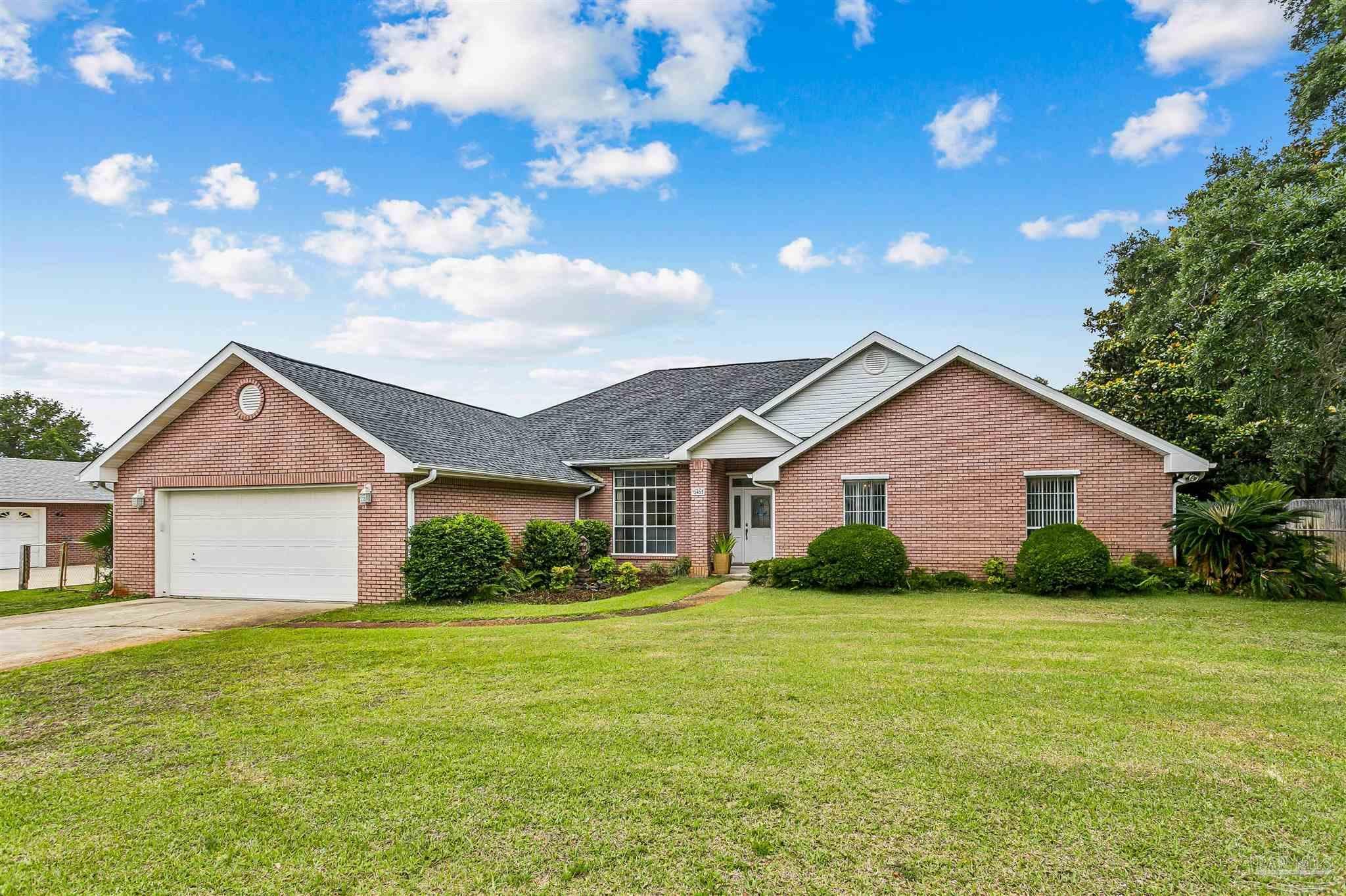 1423 Sound Retreat Dr, Navarre, FL 32566