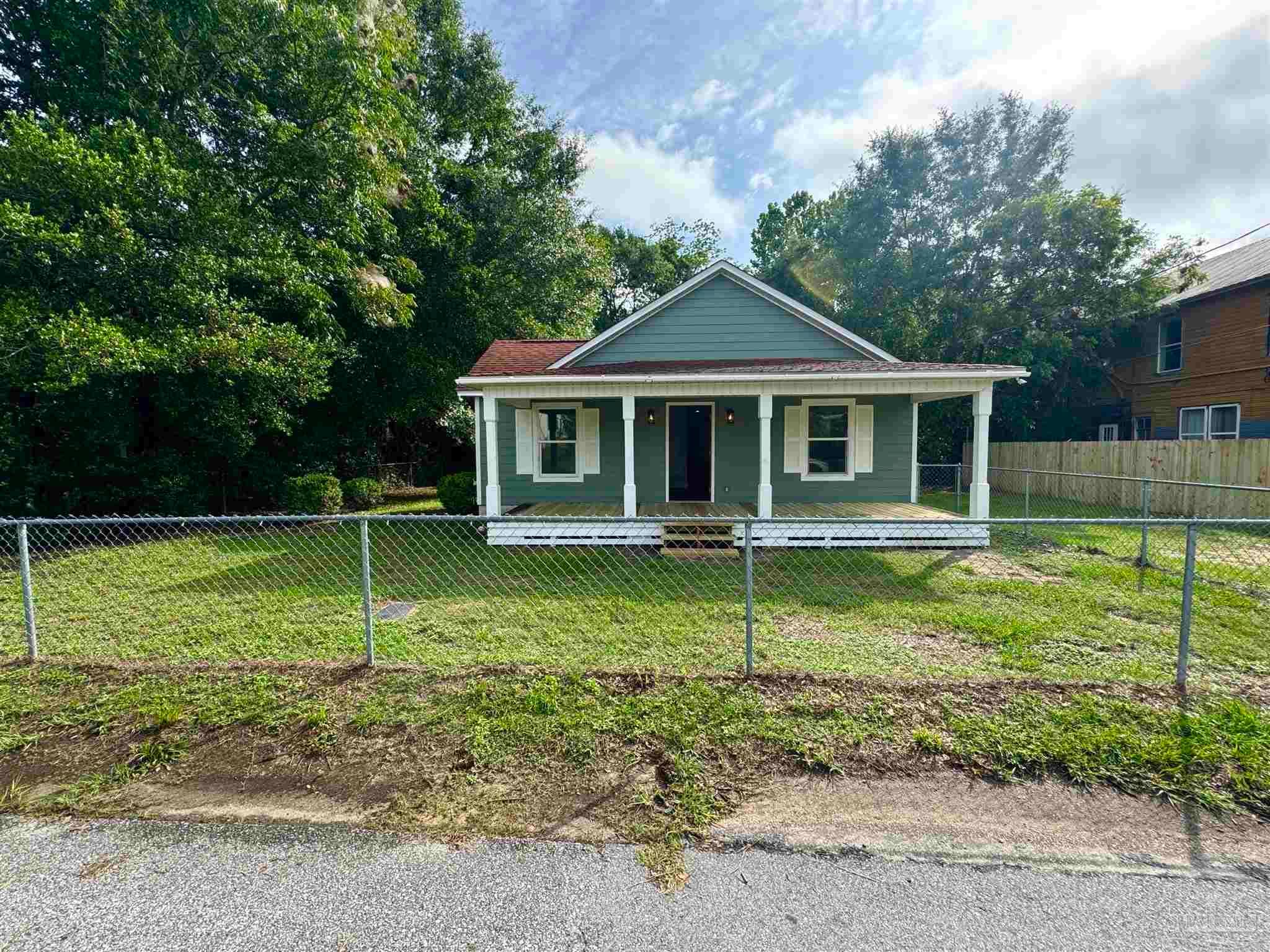 424 Front St, Century, FL 32535