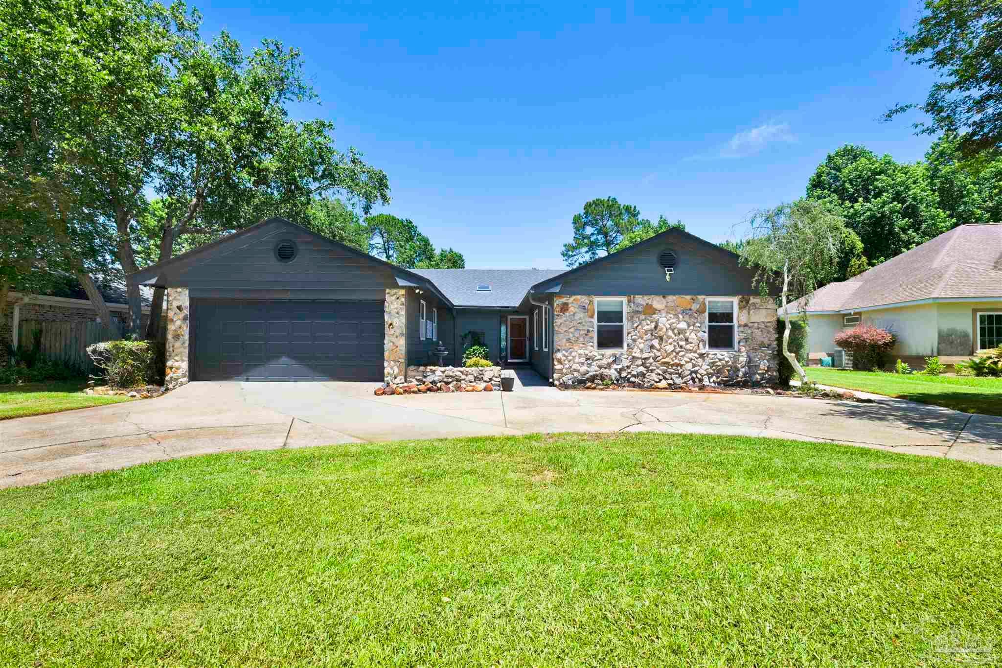 25 Arapaho Dr, Pensacola, FL 32507