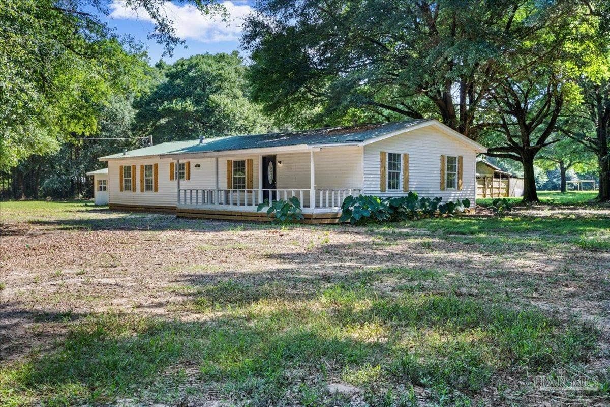 12400 Wildlife Rd, Holt, FL 32564