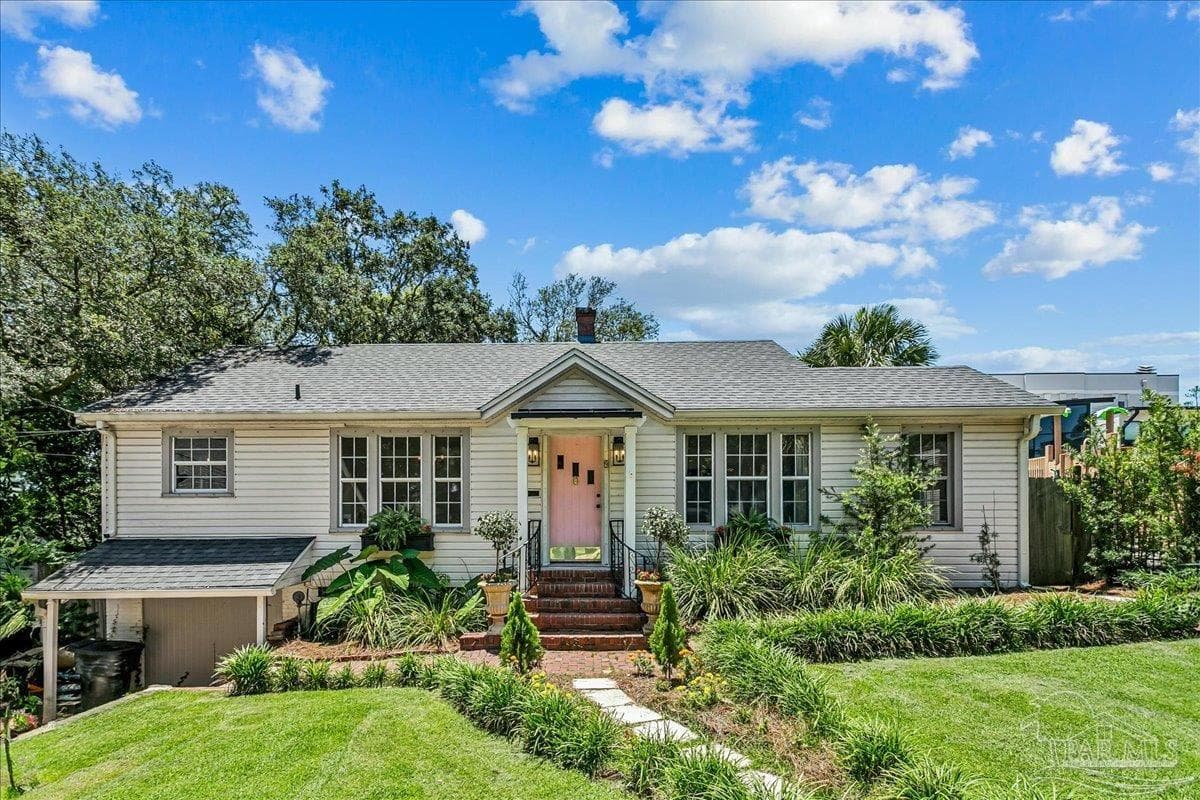 9 E Strong St, Pensacola, FL 32501