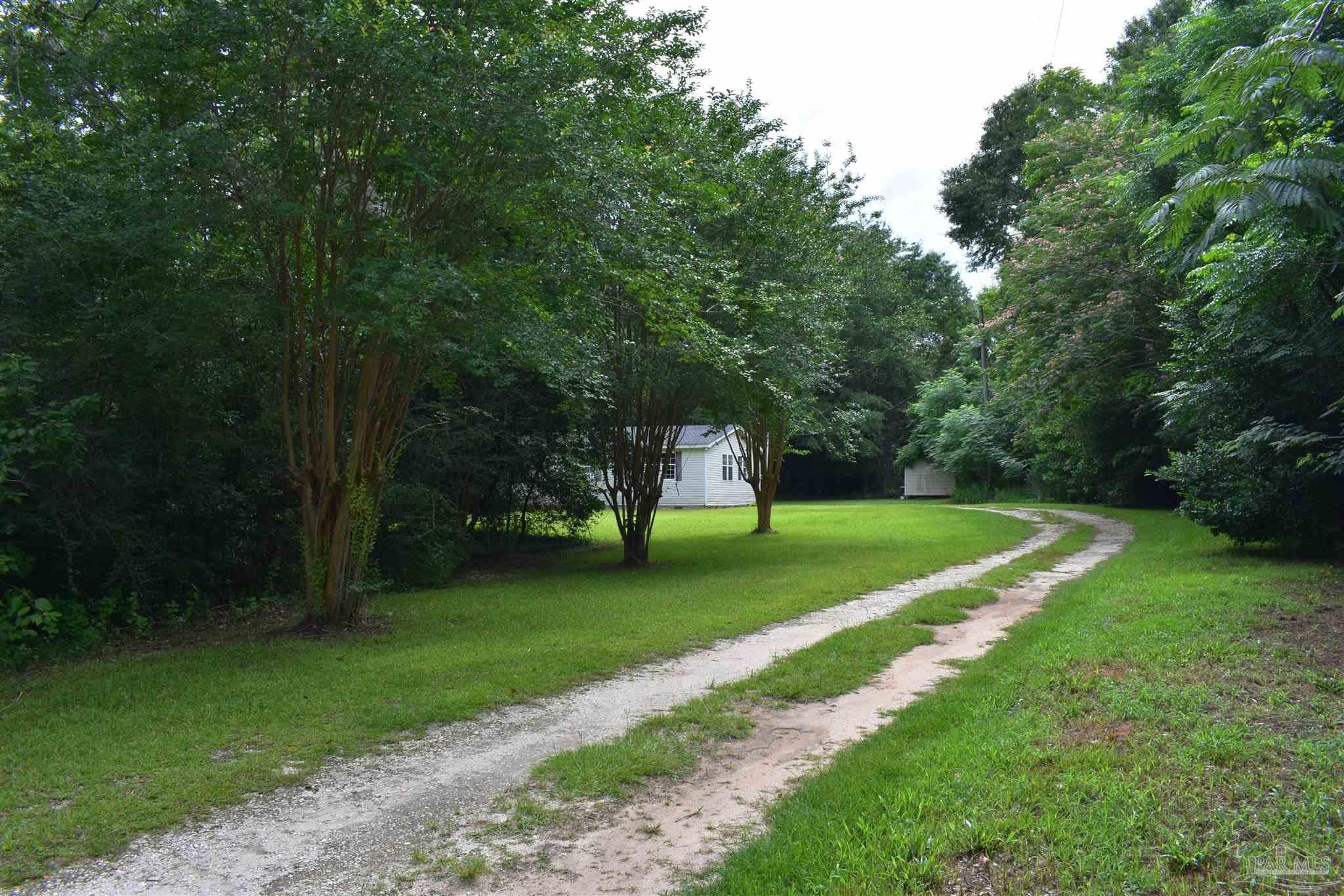 2542 Purdue Rd, Mcdavid, FL 32568