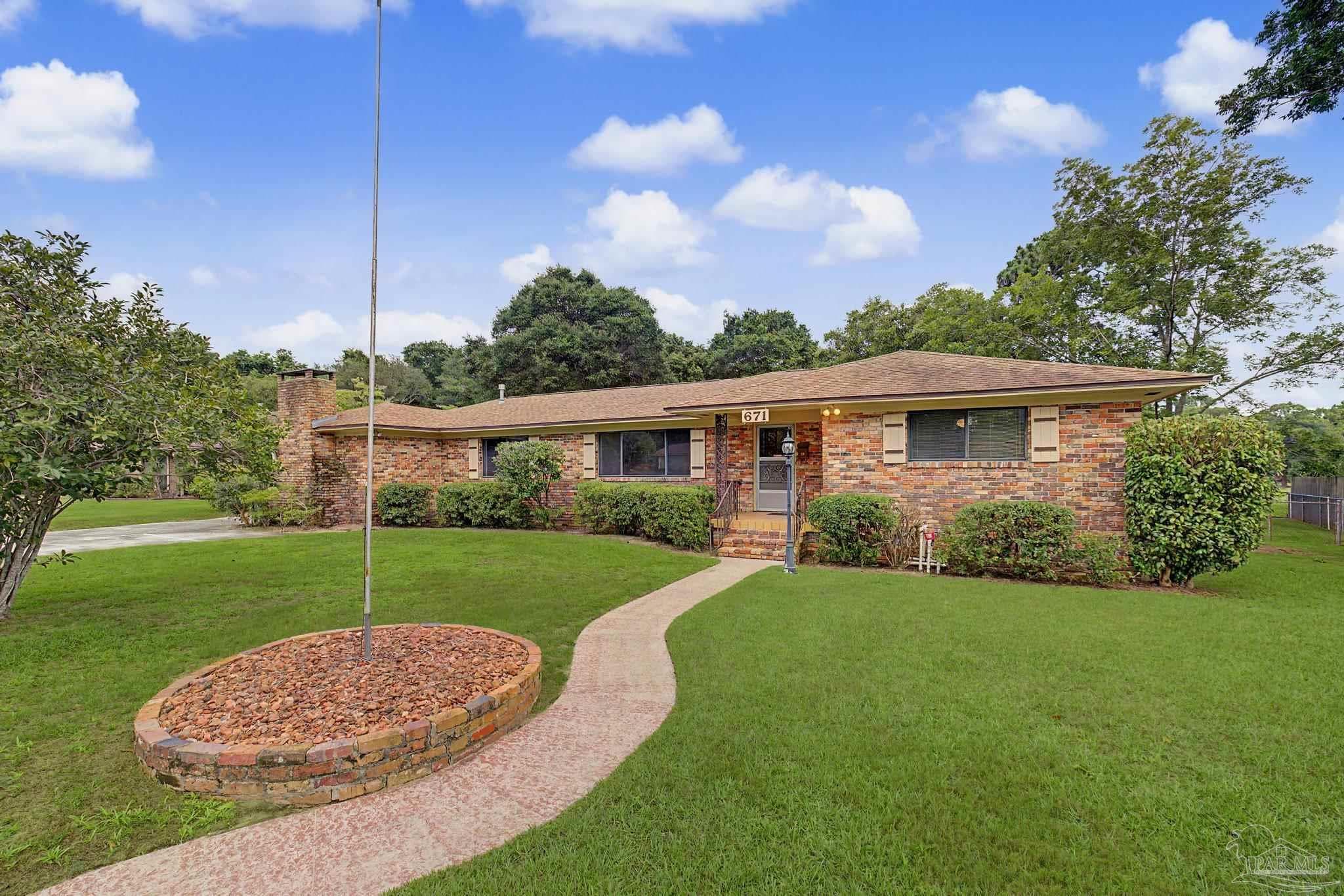 671 Nagel Dr, Pensacola, FL 32503